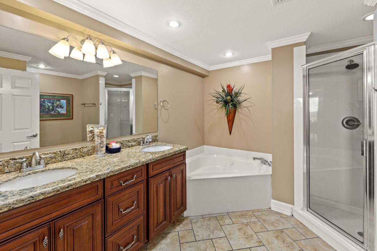 Gulf Front Master Bedroom! 2 Pools & Hot Tubs! Sleeps 8! Panama City Beach Exterior foto